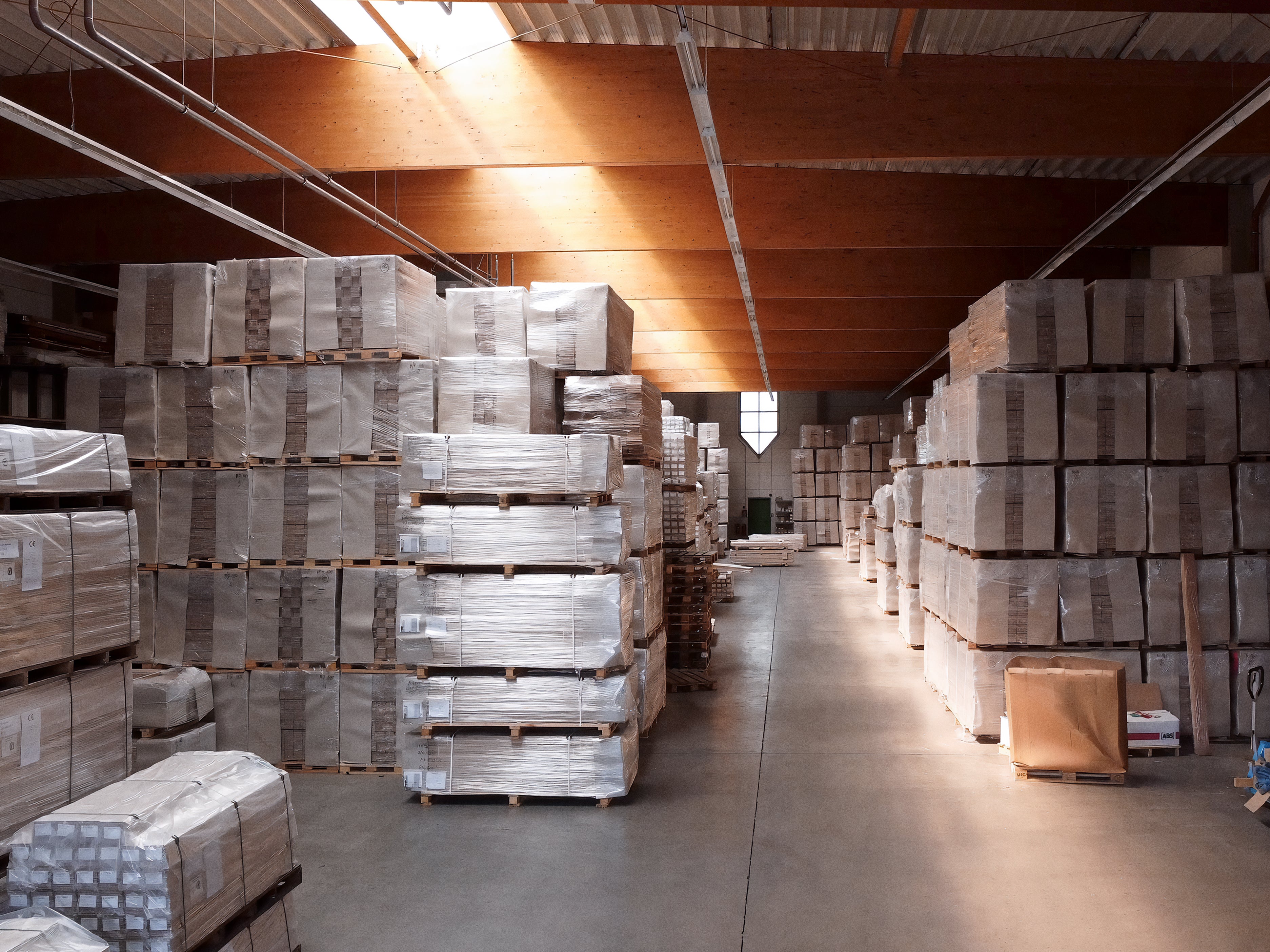 Eine Weitwinkelaufnahme des Handelsllagers bei Firma Gunreben